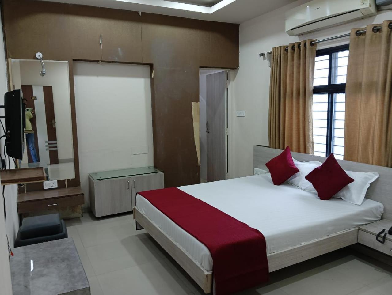 Hotel Tirupati Palace Indore Exterior foto